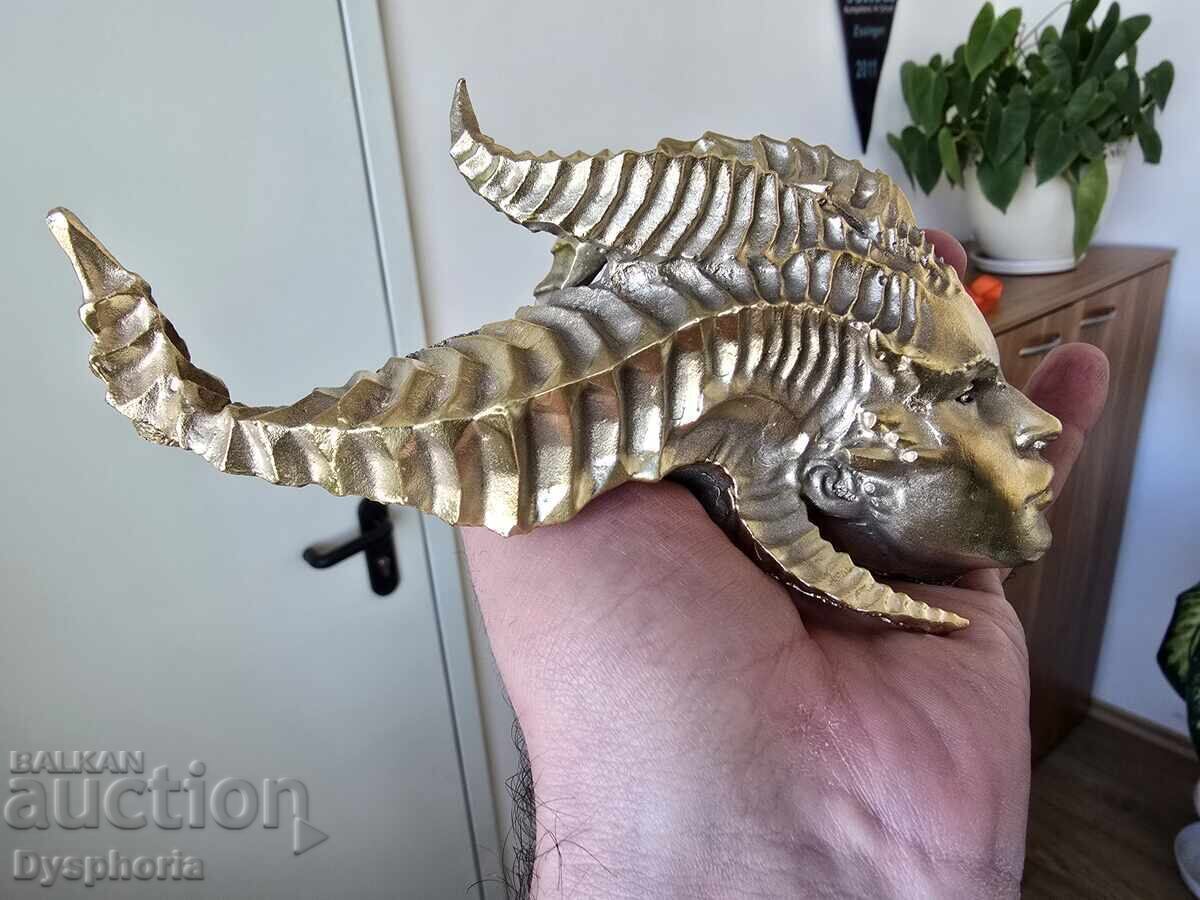 Livrarea Elegantă replică a eroinei Lilith