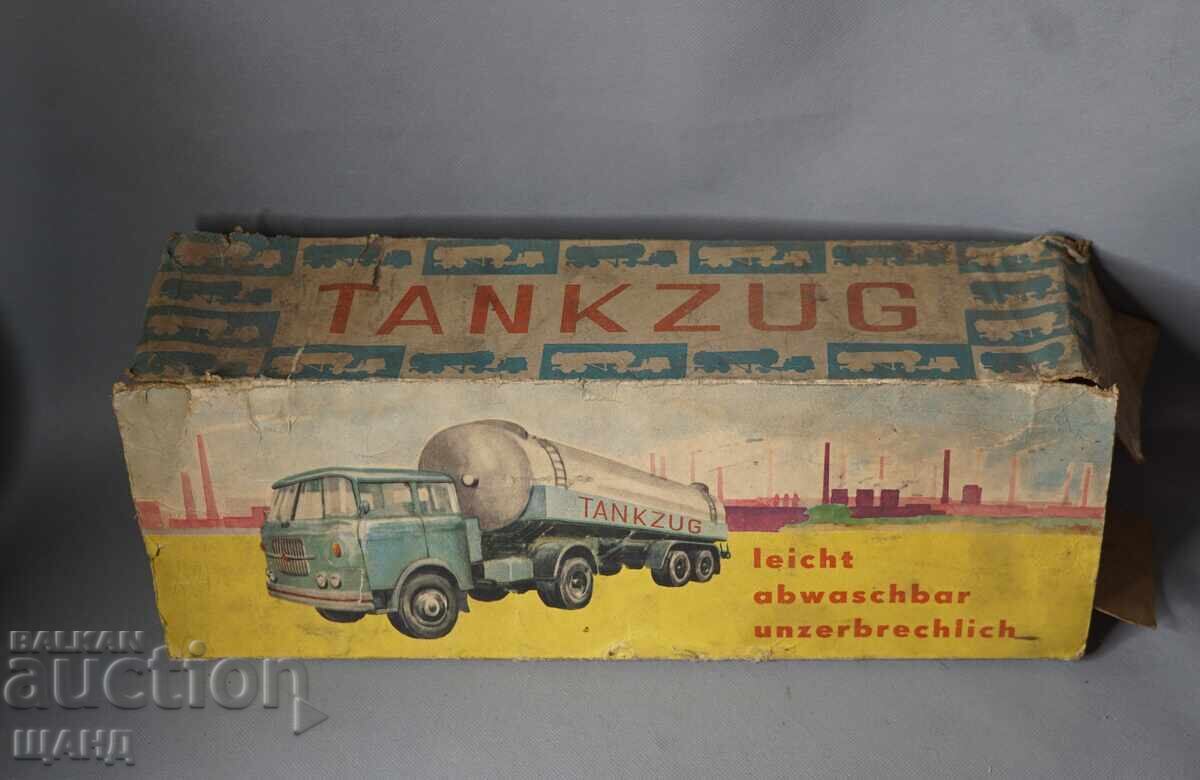 Cutie pentru jucărie veche germană model camion cisternă cu preț € 15.25 | 29.83 BGN Cutie pentru jucărie veche germană model camion cisternă cu preț € 15.25 | 29.83 BGN