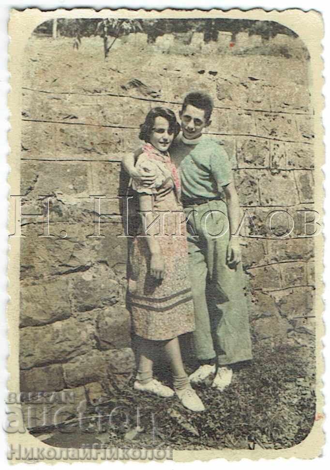 МАЛКА СТАРА СНИМКА ВЛЮБЕНИ ТИНЕЙДЖЪРИ Е813