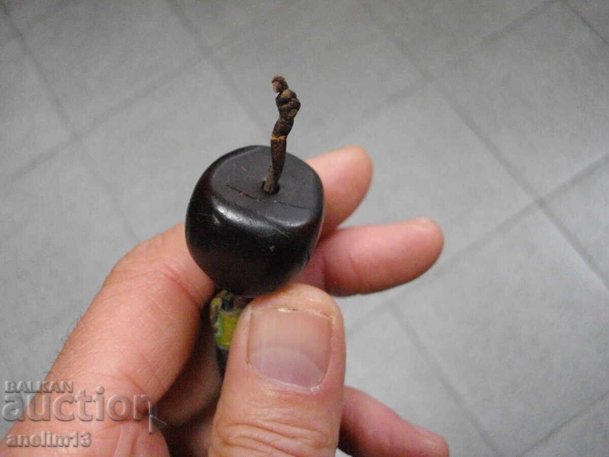 CIUCURE VECHI DE PIELE, MĂRGELE, CHIHIMBAR, BACELIT, DAMARE cu preț € 130.00 | 254.26 BGN