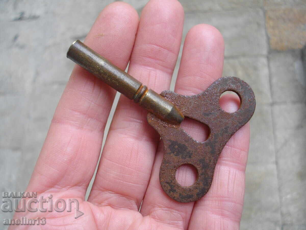 CHEIE VECHE DE PERETE SAU CHEIE DE CEAS DE SEMIN