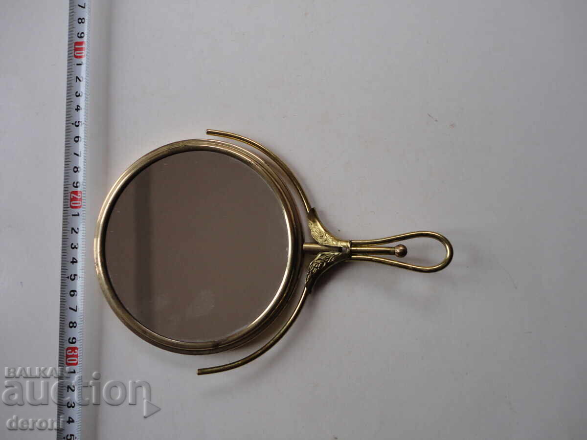 Oglindă de masă din bronz, incredibilă cu preț € 46.00 | 89.97 BGN