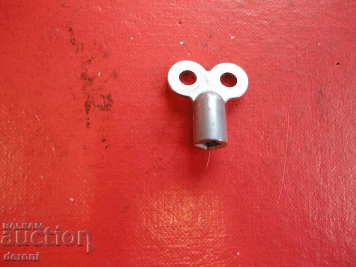 Доставка на Ключ ключе за часовник 1