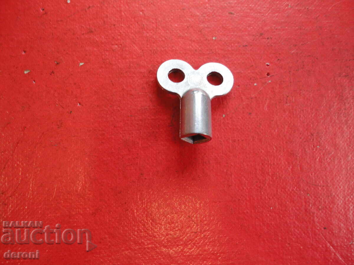 Доставка на Ключ ключе за часовник 2 Доставка на Ключ ключе за часовник 2