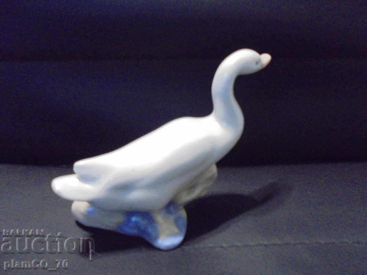 Licitație №*8445 Figurina veche mică din porțelan reprezentând o rață