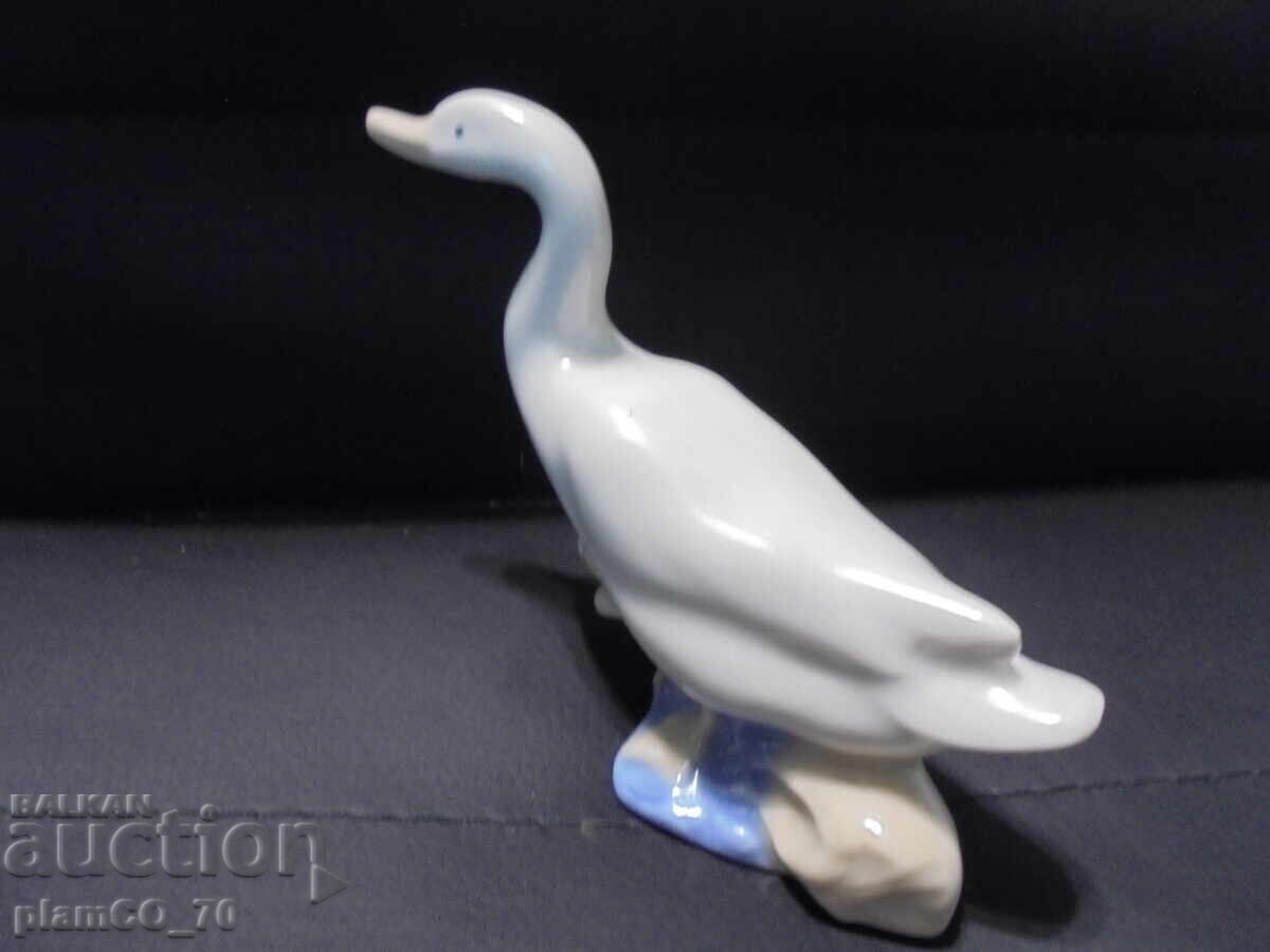 Livrarea №*8445 Figurina veche mică din porțelan reprezentând o rață