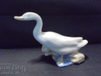 №*8445 Figurina veche mică din porțelan reprezentând o rață