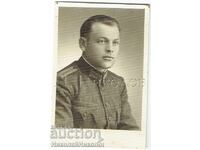 MICĂ POZĂ VECHE CU UN TÂNĂR MILITAR ÎN STUDIO E822