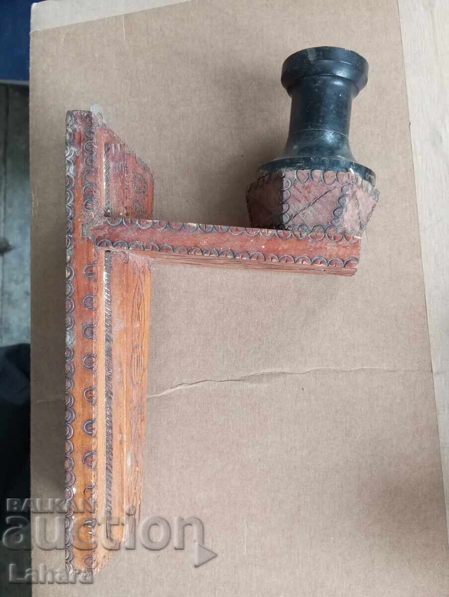 Licitație Lampă veche, lucrată manual din lemn