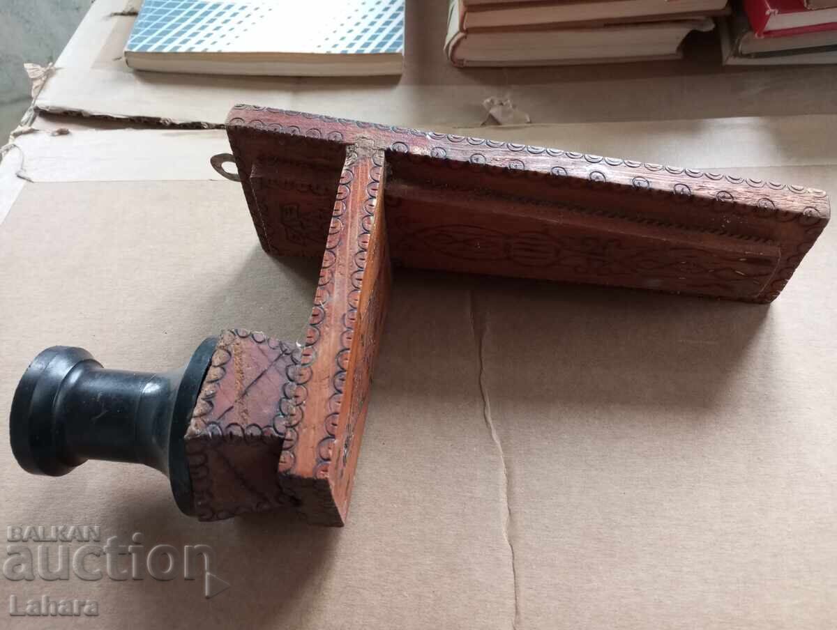 Lampă veche, lucrată manual din lemn - 5