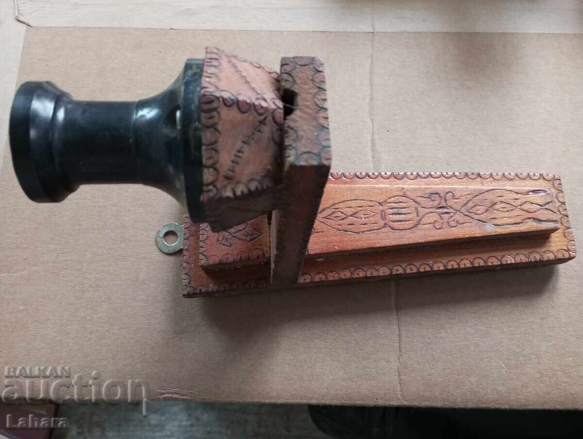 Lampă veche, lucrată manual din lemn - 7