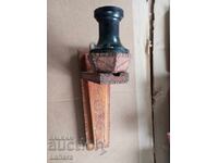 Старинна ръчно изработена от  дърво лампа