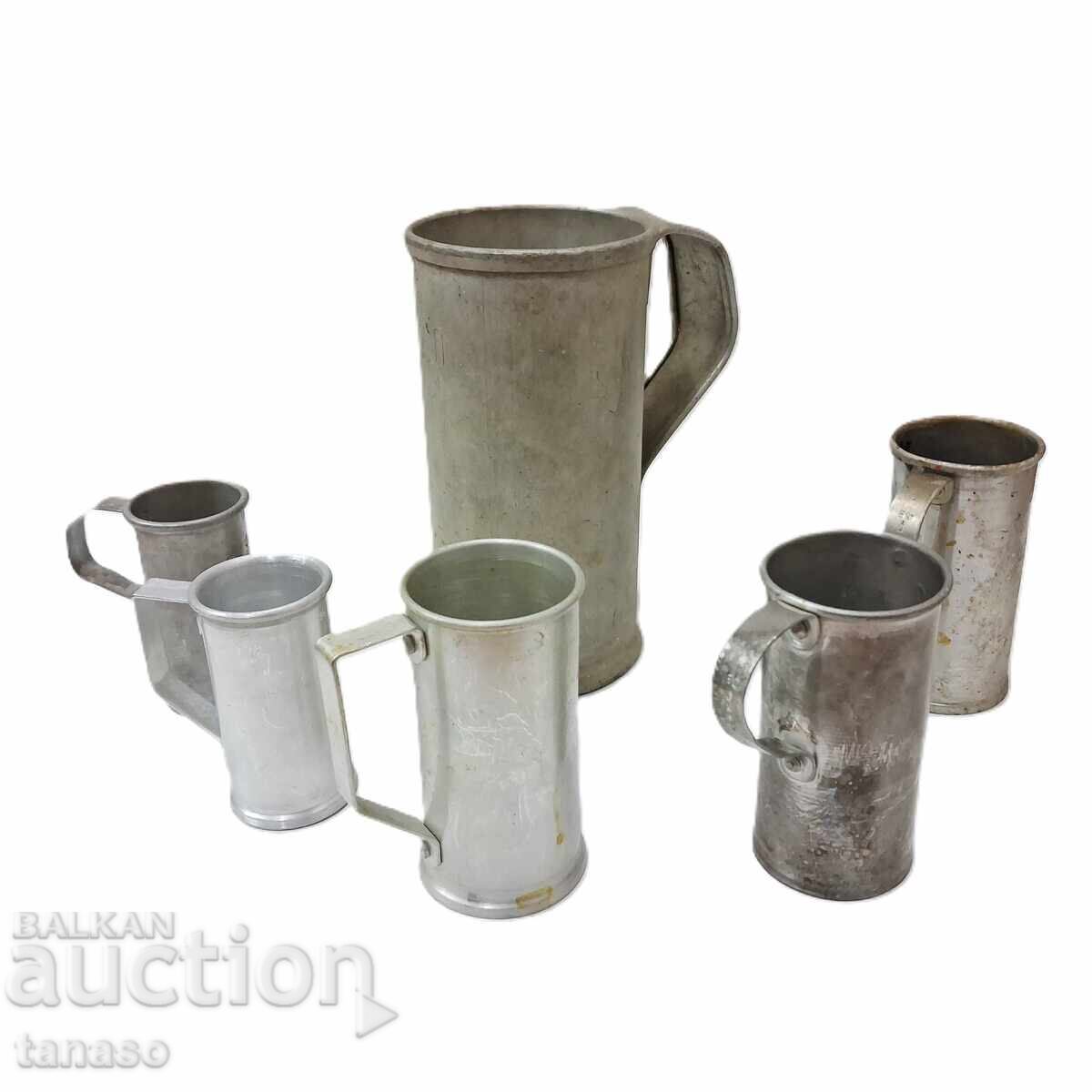 Παράδοση Παλιά μεταλλικά δοχεία μέτρησης υγρών Παράδοση Παλιά μεταλλικά δοχεία μέτρησης υγρών