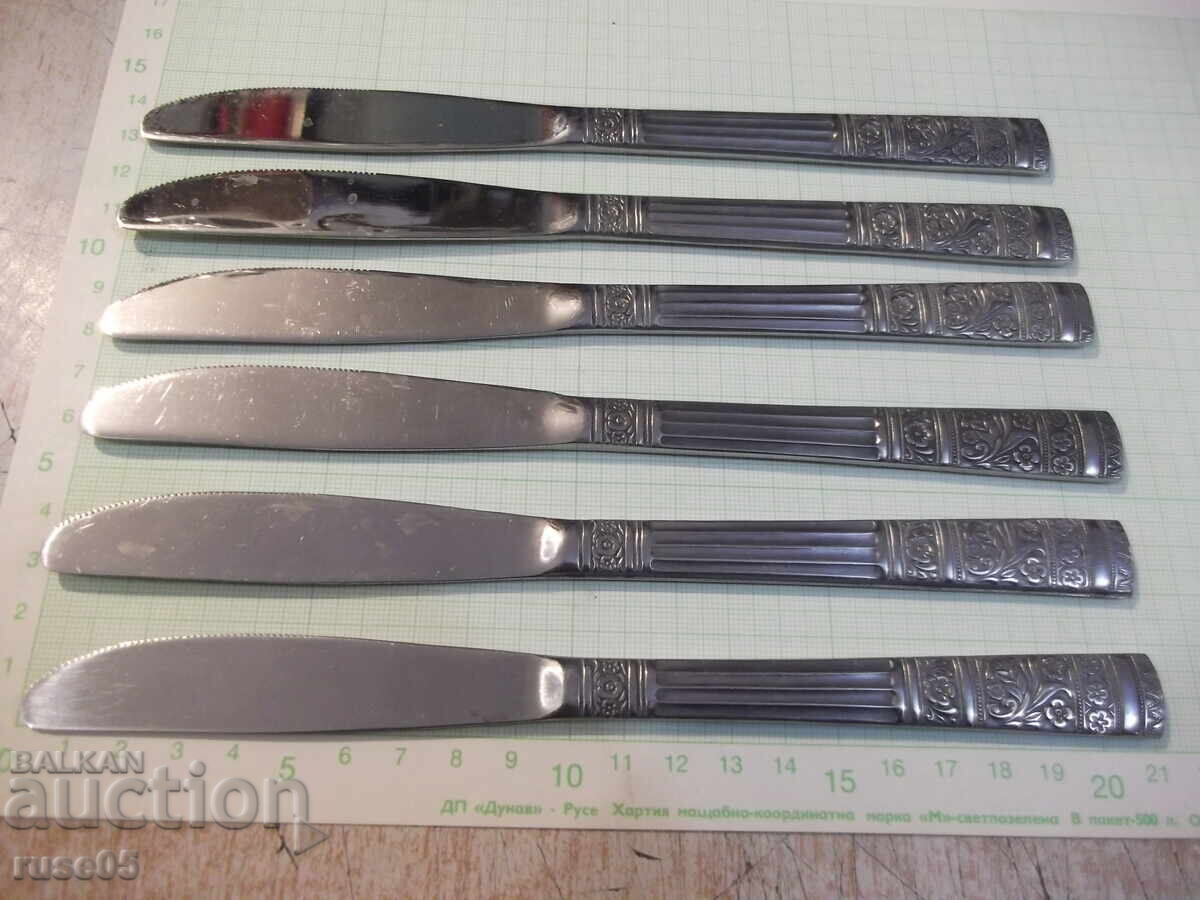 Delivery of Lot of 6 service knives with embossed handles Delivery of Lot of 6 service knives with embossed handles