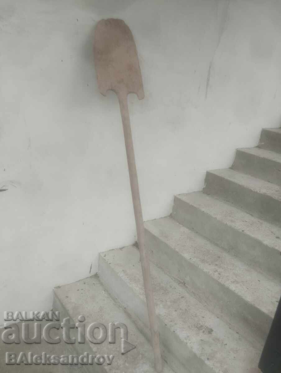 Licitație Veche lopată de lemn pentru pâine