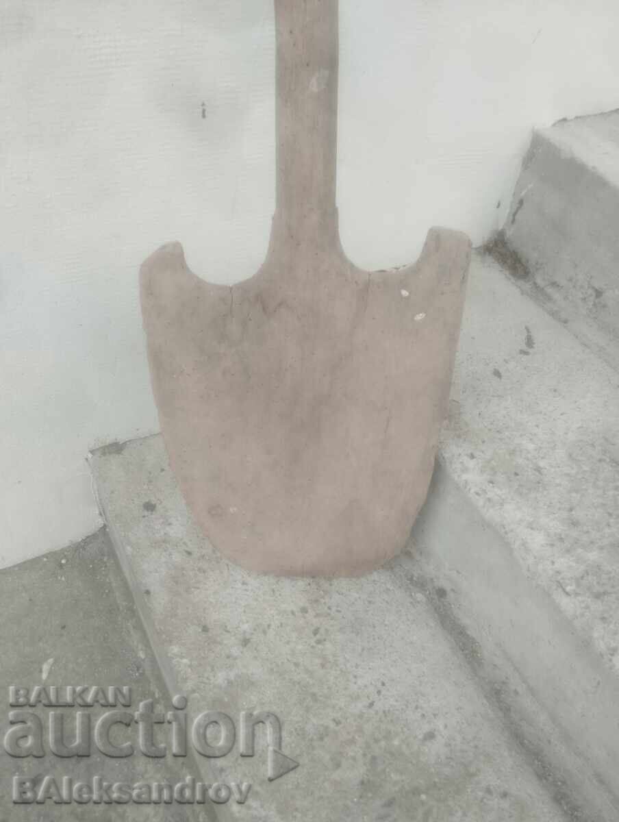 Veche lopată de lemn pentru pâine