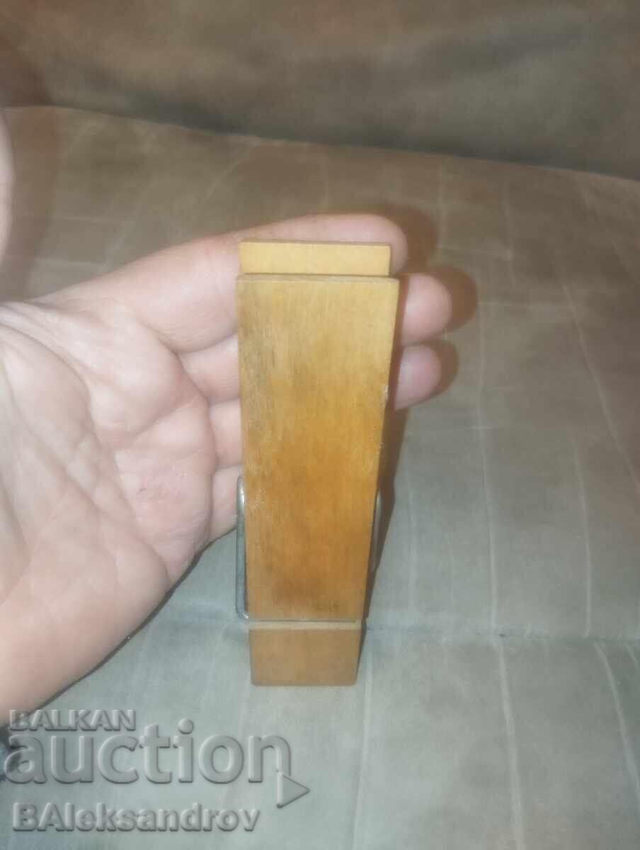 Доставка на Дървен сувенир голяма щипка