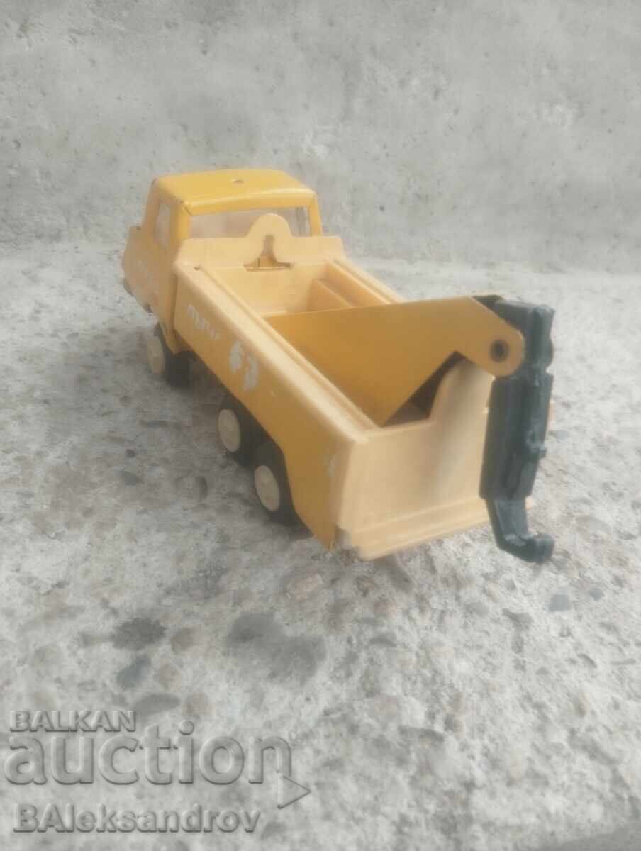 Доставка на играчка ,,Микро,, пътна помощ