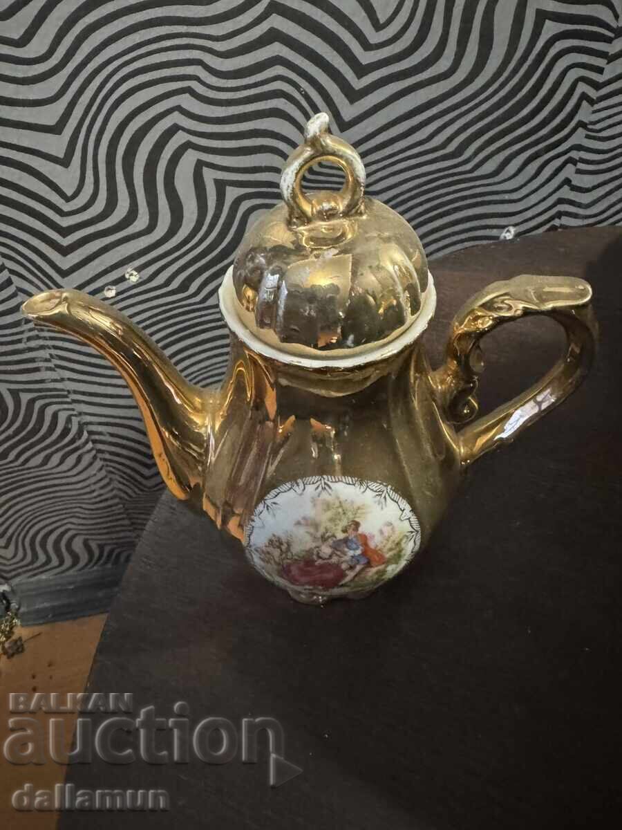 Ceainic de porțelan vechi cu preț € 10.00 | 19.56 BGN