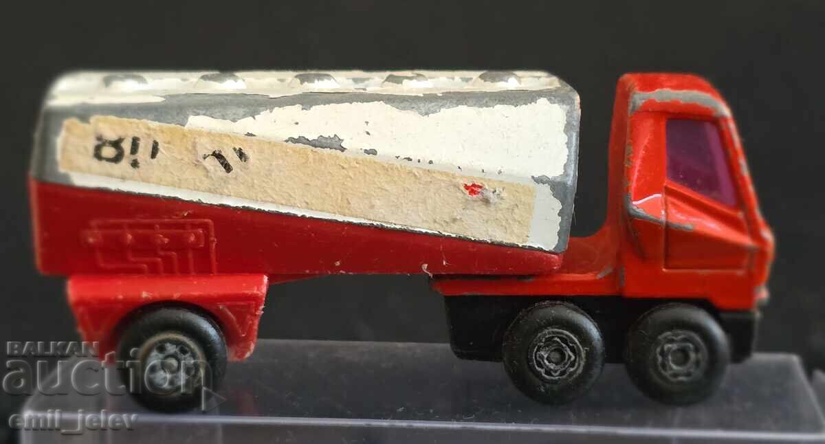 LESNEY MATCHBOX superfast-63B Freeway Gas Tanker 1973 год. с цена € 2.55 | 4.99 лв.