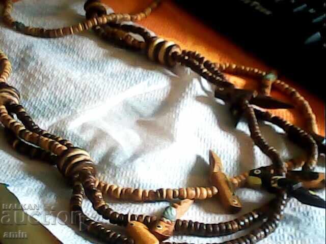 Παλιό όμορφο ξύλινο κολιέ με 9 κόκκινους παπαγάλους