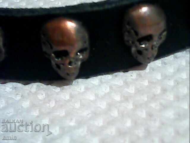 Auction  Old leather bracelets, extraordinary heads for rockers