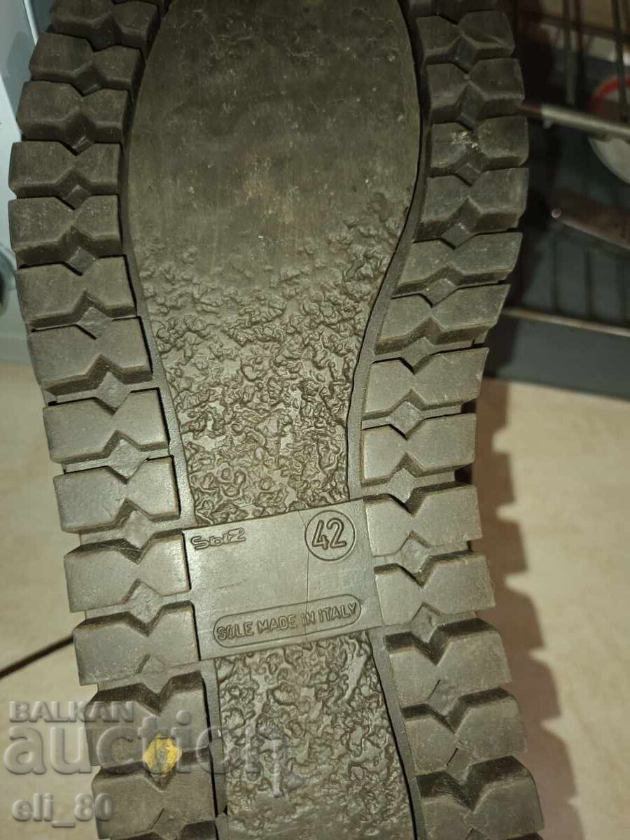 Livrarea Cizme bulgărești noi, mărimea 42