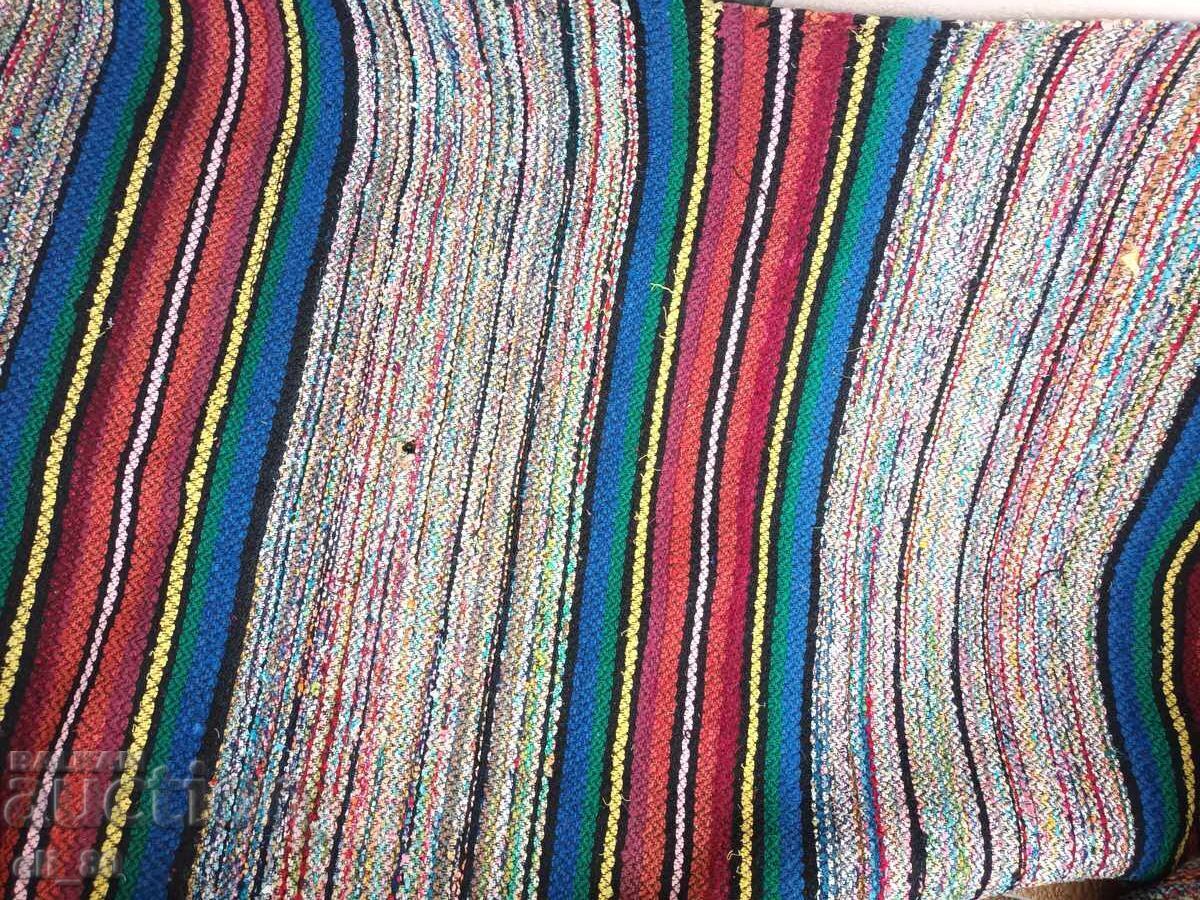 Covor țesut nou, de aproximativ 30 de metri cu preț € 120.00 | 234.70 BGN Covor țesut nou, de aproximativ 30 de metri cu preț € 120.00 | 234.70 BGN