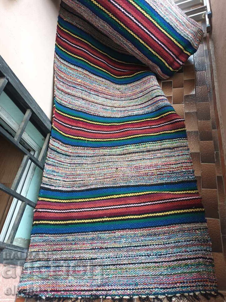 Licitație Covor țesut nou, de aproximativ 30 de metri Licitație Covor țesut nou, de aproximativ 30 de metri