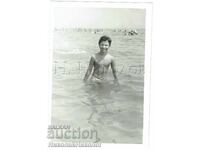СТАРА СНИМКА ТИНЕЙДЖЪР НА МОРЕ Е829