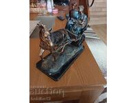 Άγαλμα αλόγου με άμαξα