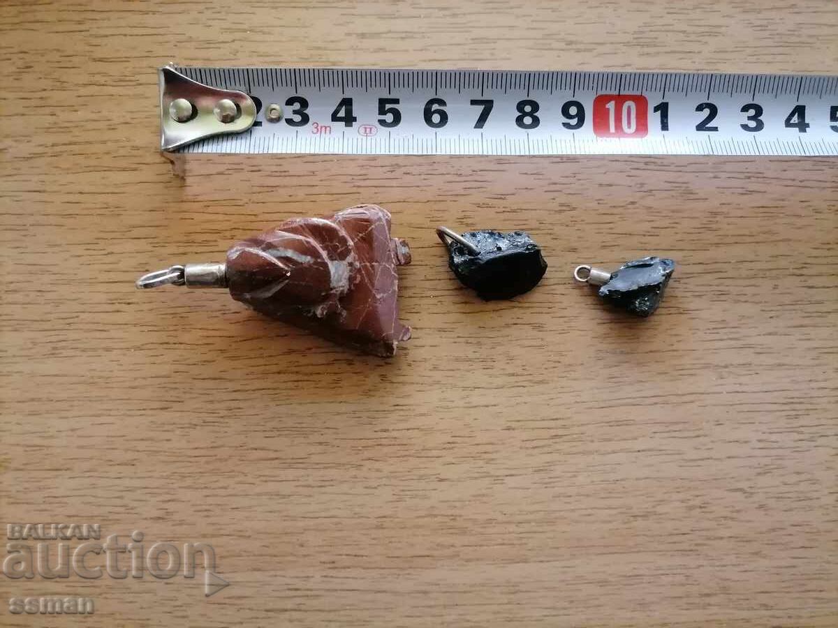 Lot από κρεμαστά ίασπη και τεκτίτες σε ασημένιο στήριγμα με τιμή € 20.00 | 39.12 BGN