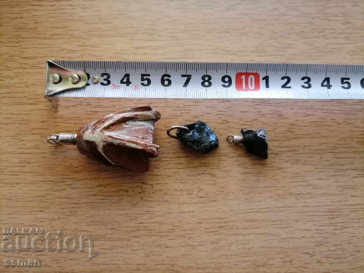 Lot από κρεμαστά ίασπη και τεκτίτες σε ασημένιο στήριγμα