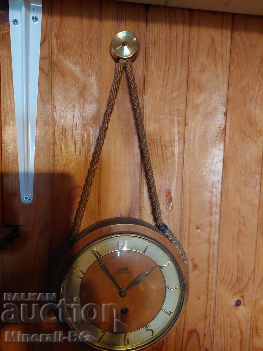 Красив стар немски часовник за стена. Красив стар немски часовник за стена.