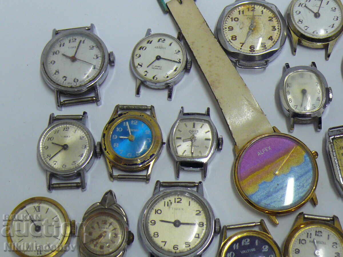 Лот Швейцарски ръчни часовници, неработещи с цена € 15.00 | 29.34 лв.