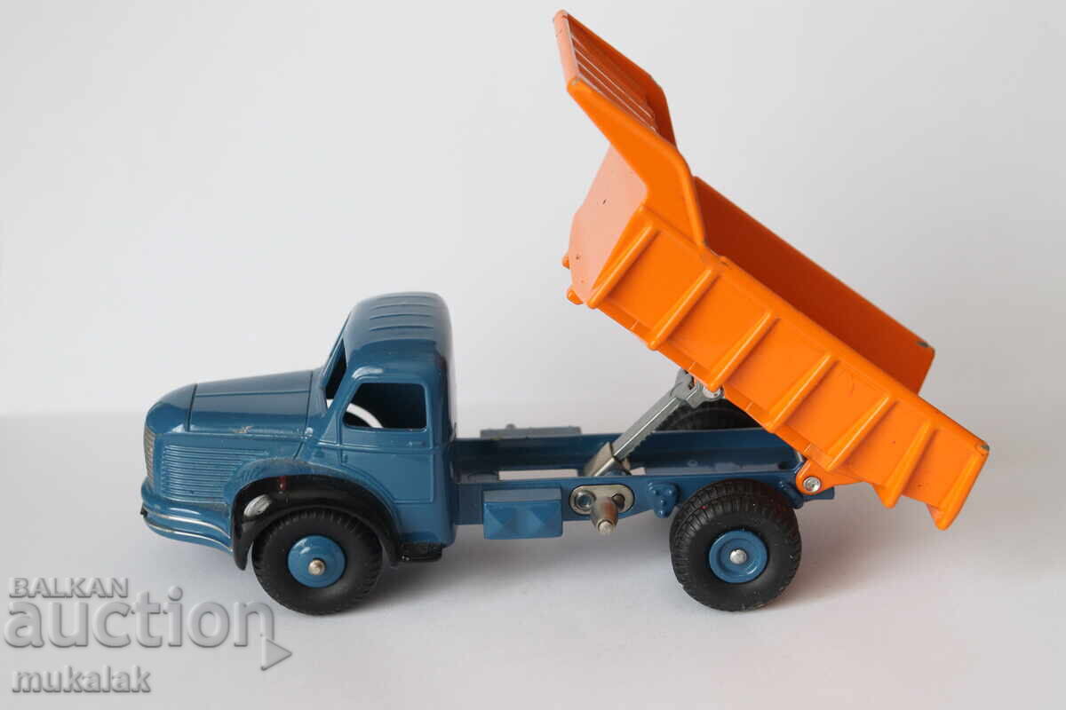 DINKY TOYS BERLIET TRUCK DUMP TRUCK MODEL CAR - 6