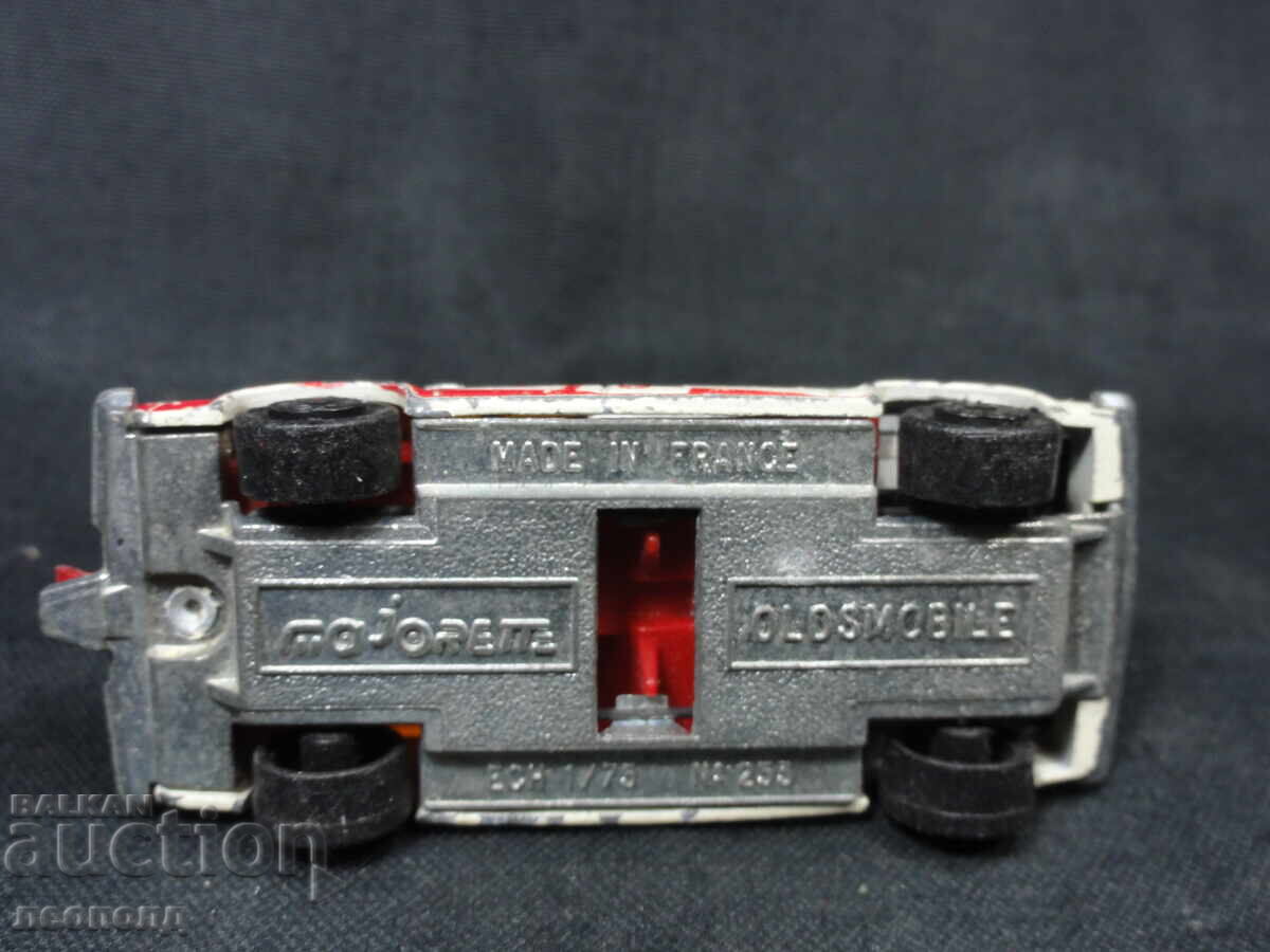 OLD RETRO METAL CAR OLDSMOBILE MAJORETTE FRANCE - 6 OLD RETRO METAL CAR OLDSMOBILE MAJORETTE FRANCE - 6