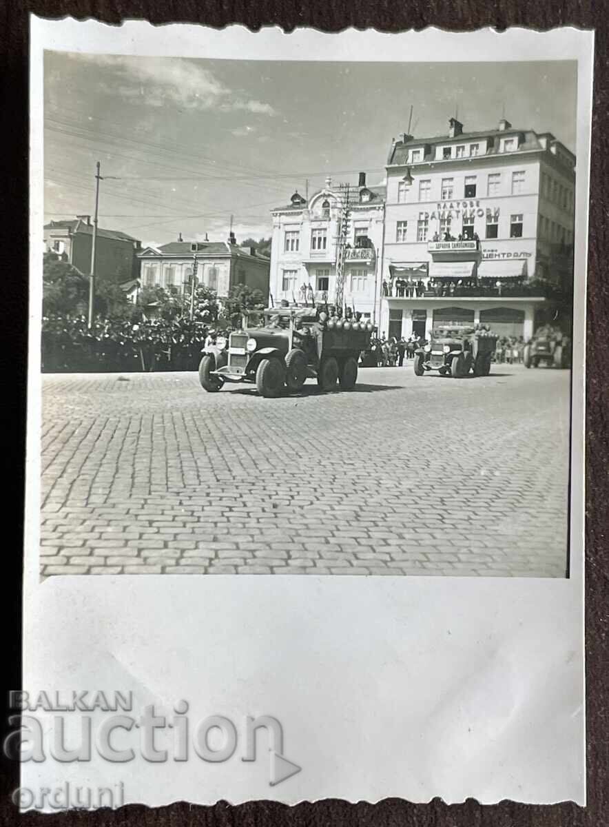 5382 Regatul Bulgariei Plovdiv paradă camioane anii '40 5382 Regatul Bulgariei Plovdiv paradă camioane anii '40