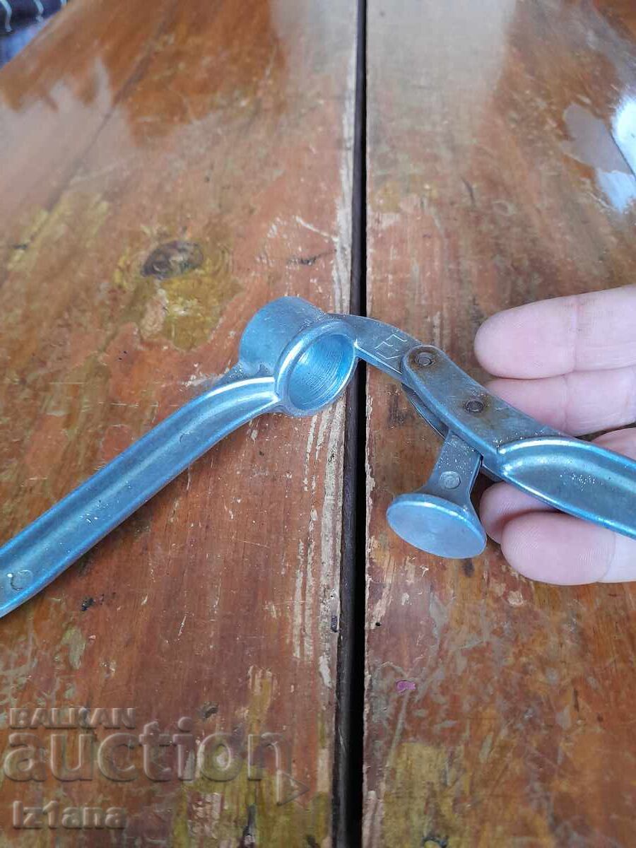 Доставка на Стара алуминиева преса за чесън