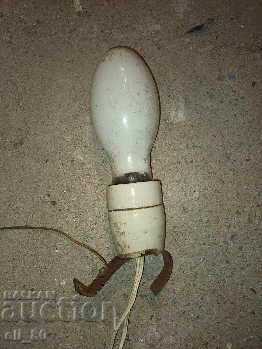 Μεγάλο φανάρι δρόμου με ντουί με τιμή € 5.00 | 9.78 BGN