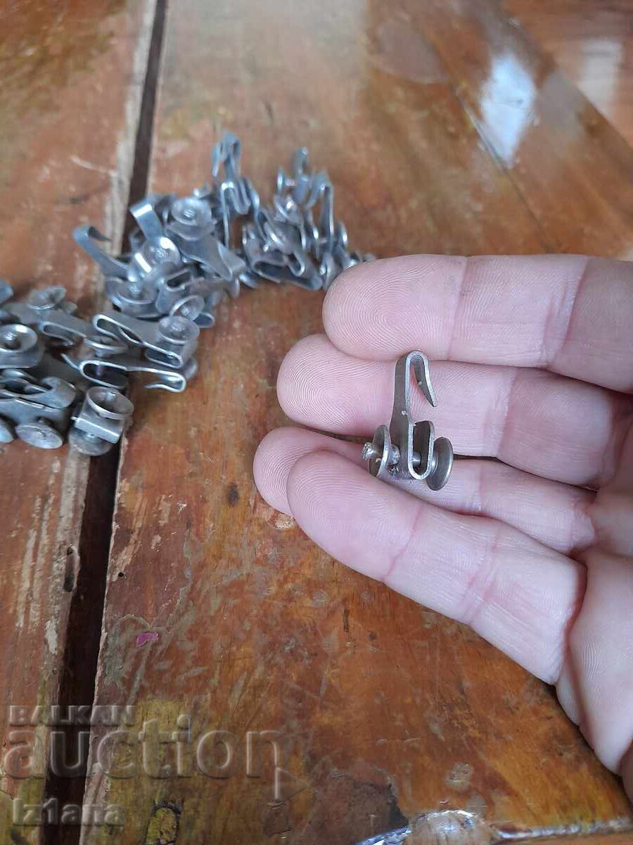 Livrarea Cârlige vechi, cârlige pentru perdele