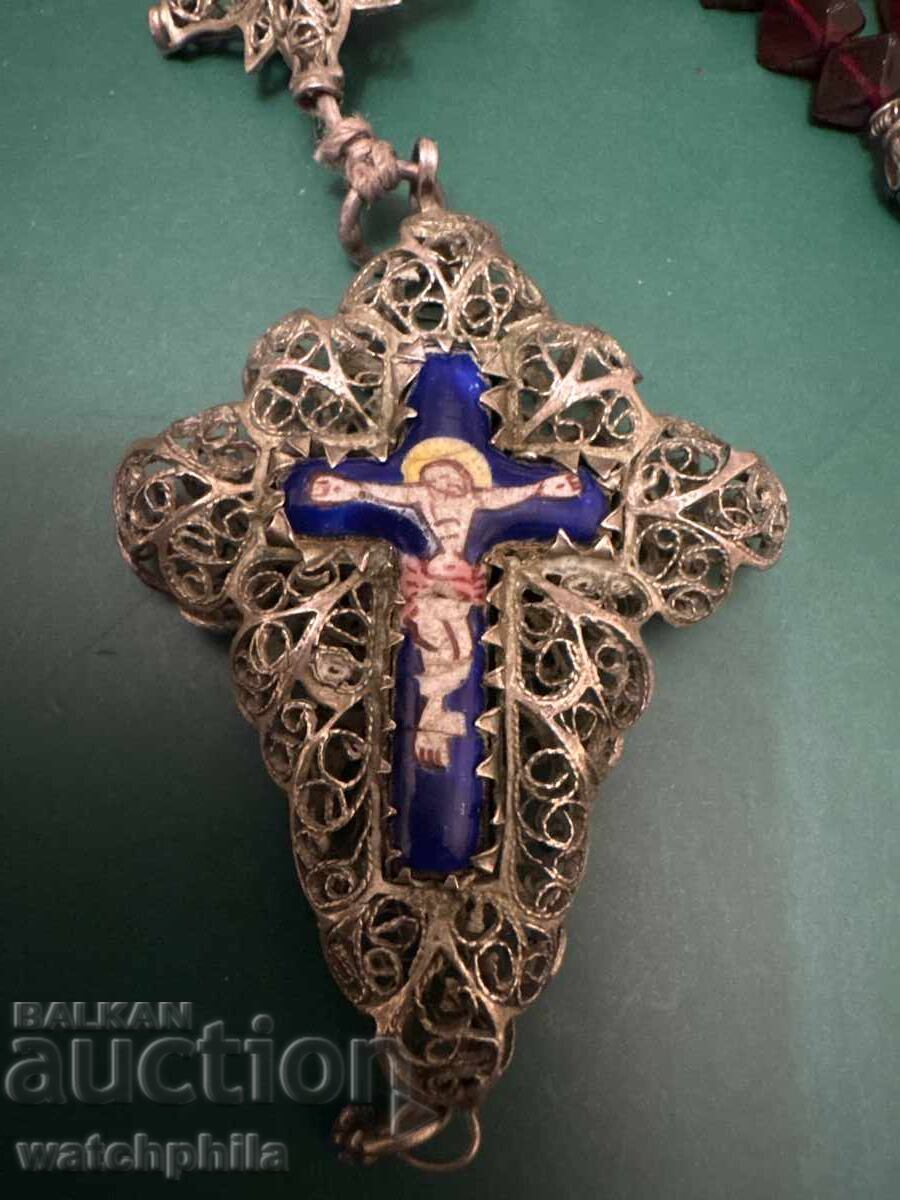 Licitație Cruce unică din argint, filigran, email și granate