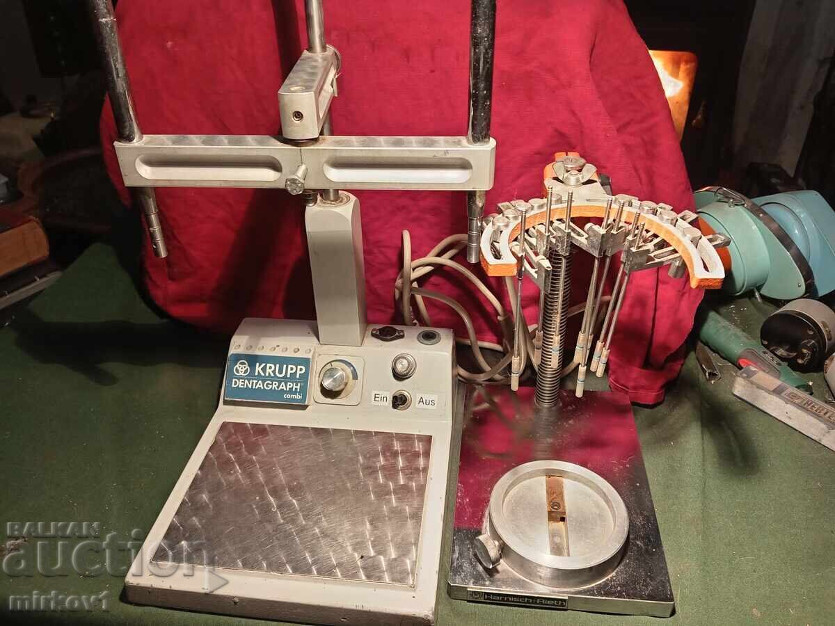 Două mașini de tehnică dentară