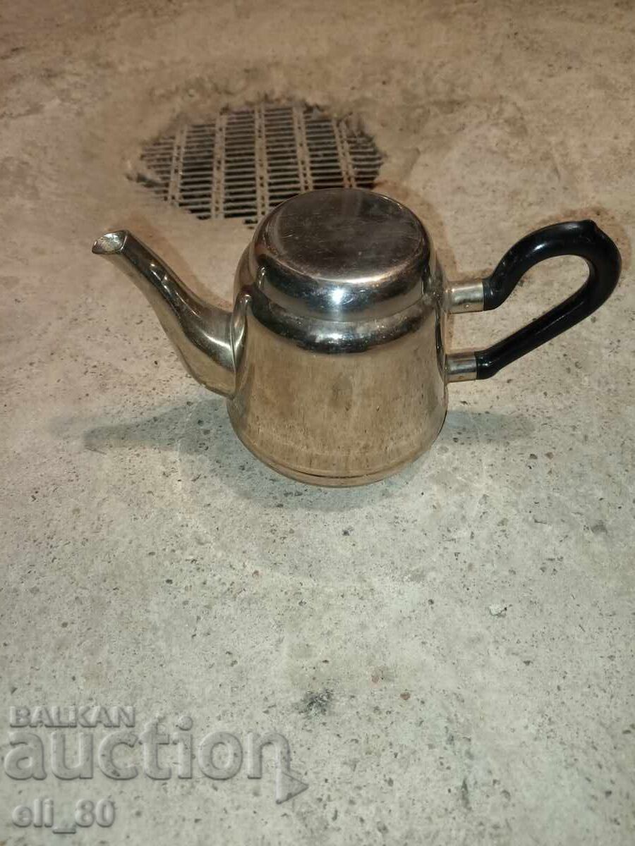 Μικρό τσαγιερό από αλπακά 200 γραμμαρίων με τιμή € 1.00 | 1.96 BGN