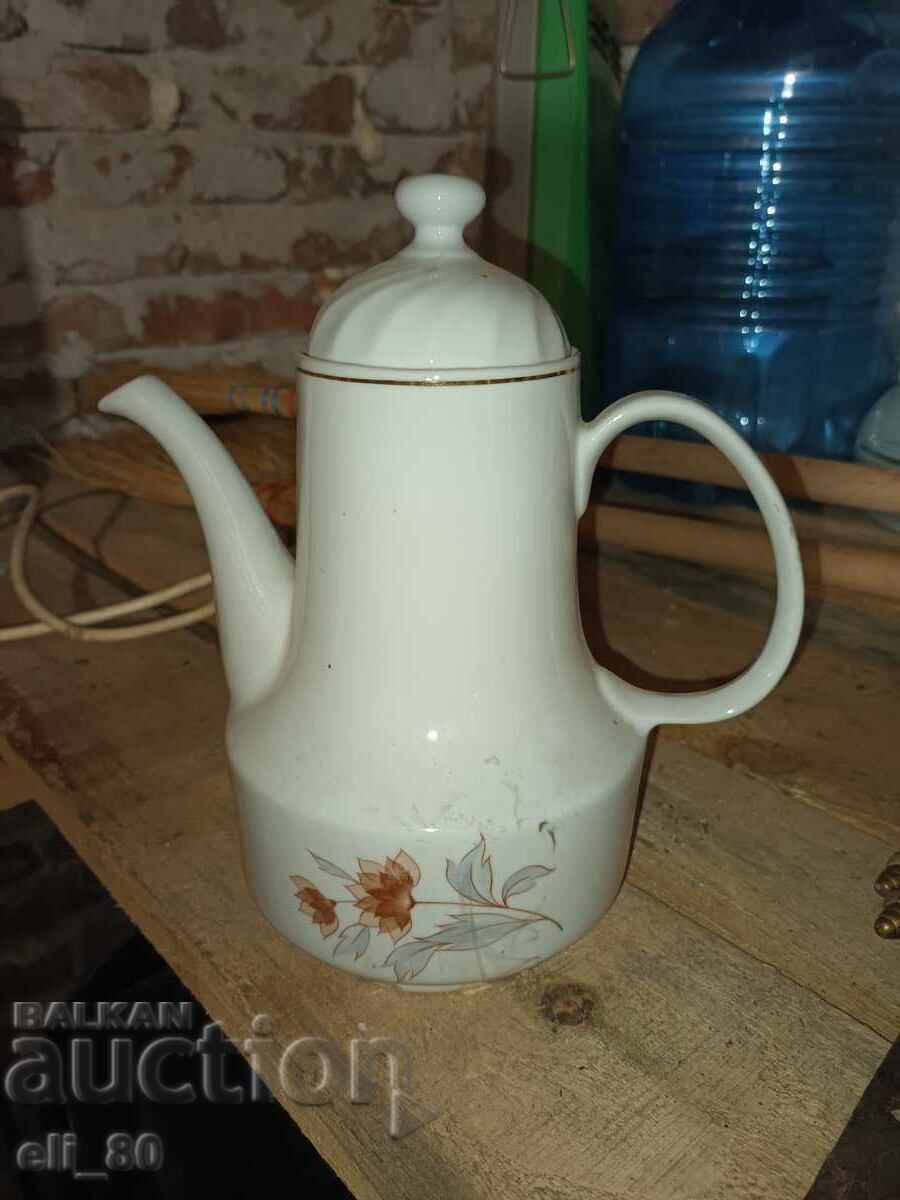 Large porcelain teapot with price € 2.00 | 3.91 BGN