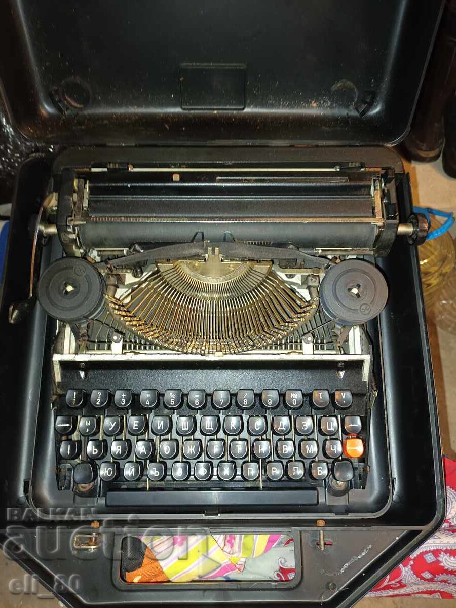 Mașină de scris funcționând ca nouă în valiză - 5