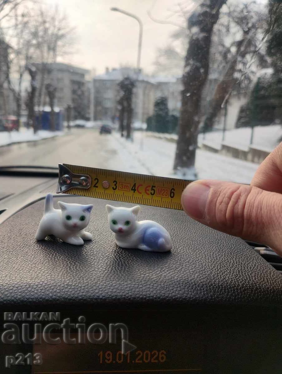 Licitație Pisicuțe de porțelan Licitație Pisicuțe de porțelan