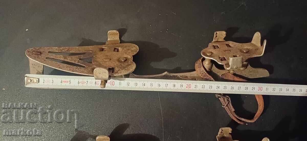 Livrarea Patine de iarnă vechi*