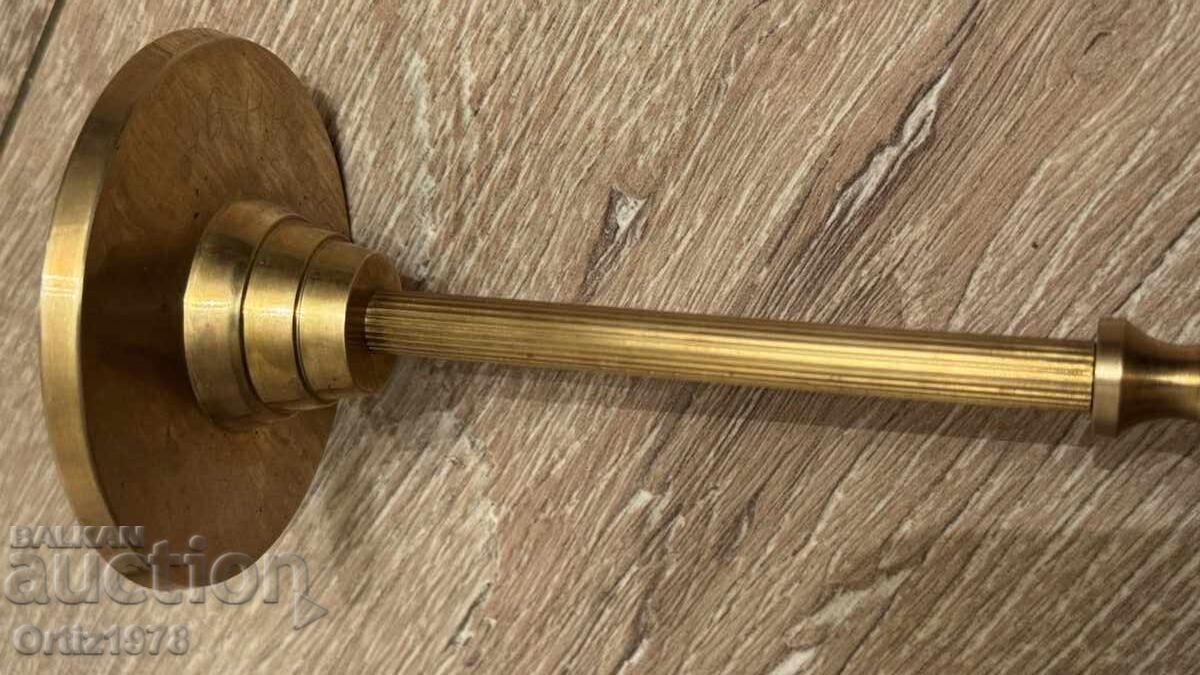 Sfeșnic vintage din bronz cu preț € 22.00 | 43.03 BGN