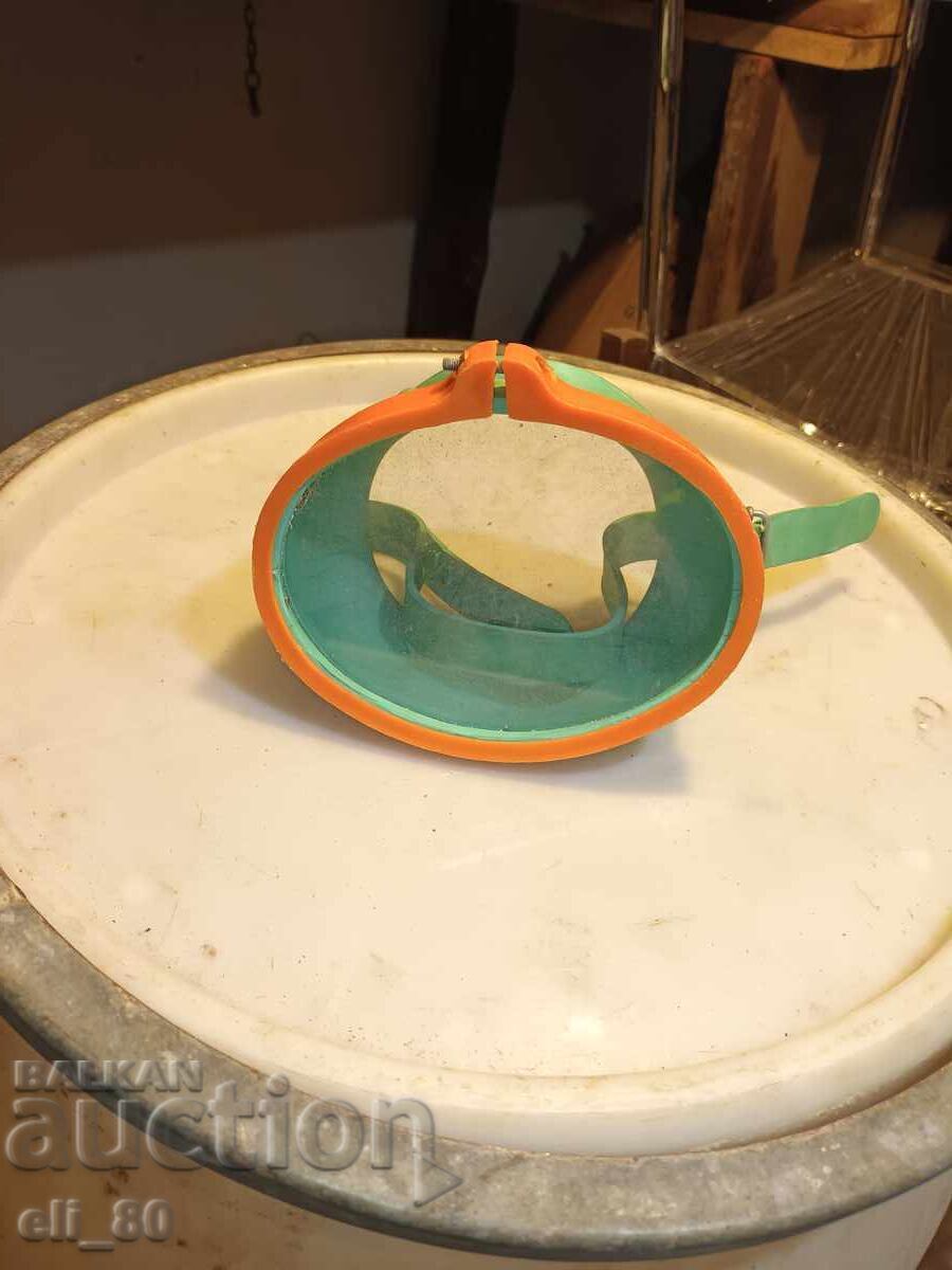 Ochelari de înot vechi cu preț € 1.00 | 1.96 BGN